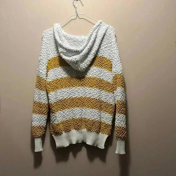 Sweater - Picture 5 of 5